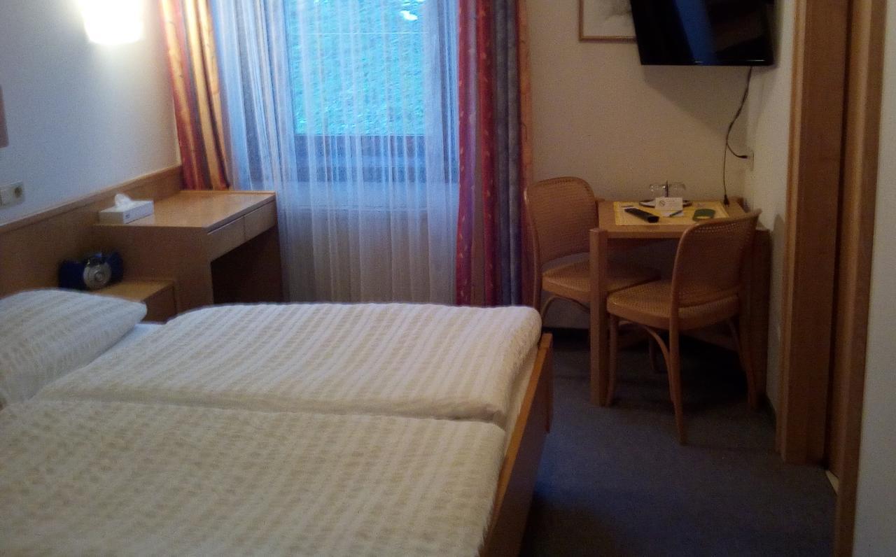 Hotel Zum Goldenen Hirschen Goestling an der Ybbs Exterior photo