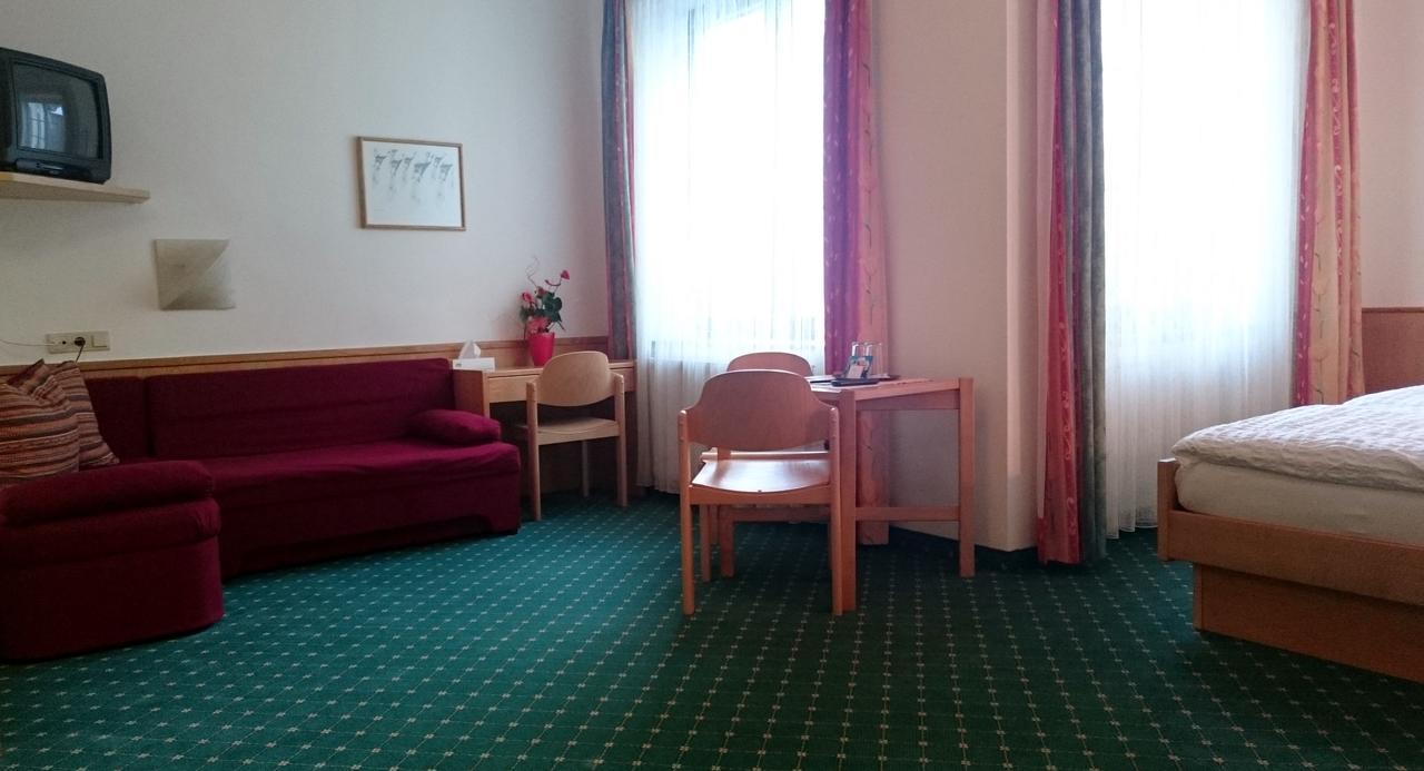 Hotel Zum Goldenen Hirschen Goestling an der Ybbs Exterior photo