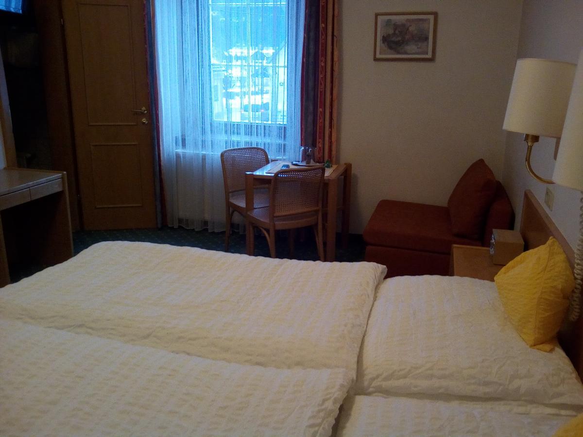 Hotel Zum Goldenen Hirschen Goestling an der Ybbs Exterior photo
