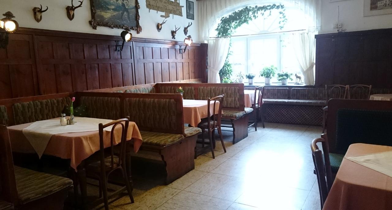 Hotel Zum Goldenen Hirschen Goestling an der Ybbs Exterior photo