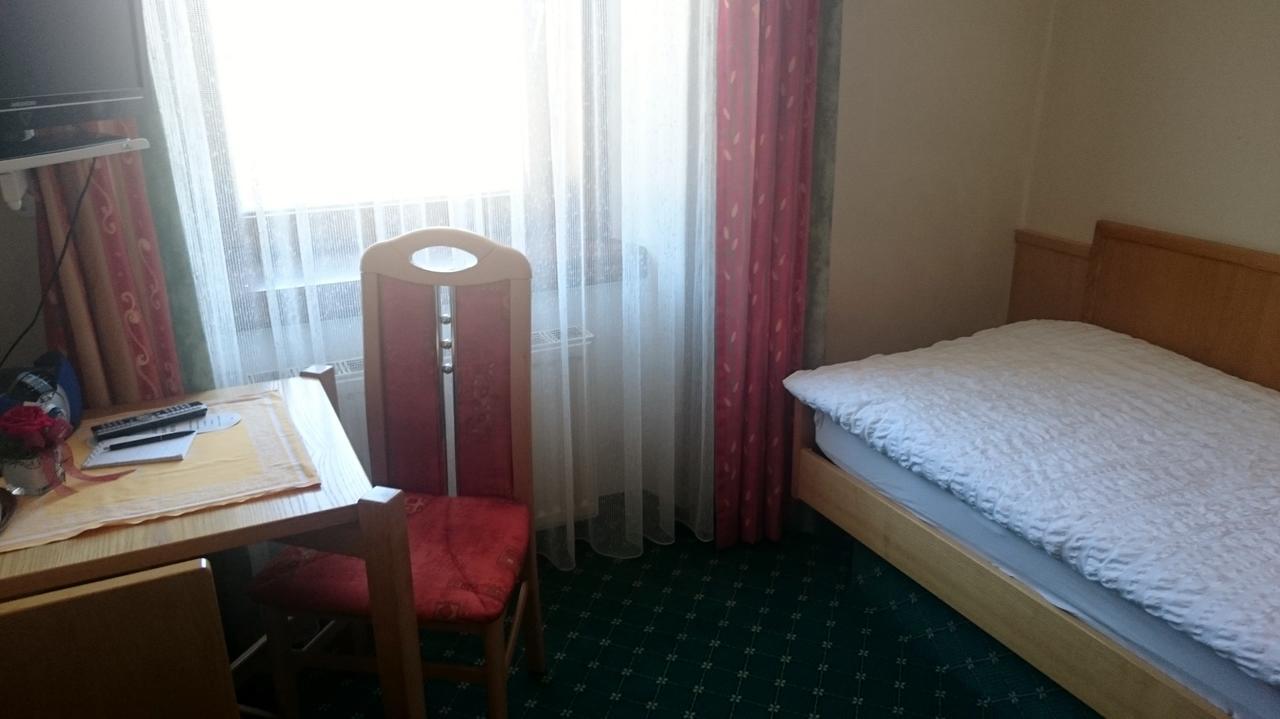 Hotel Zum Goldenen Hirschen Goestling an der Ybbs Exterior photo